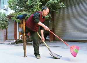 保安和清洁工吵架，清洁工说我们都是给别人打工的，保安却说我们不一样，你怎样看待？